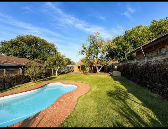 4 BEDROOM TOWNHOUSE FOR SALE IN SCOTTSVILLE